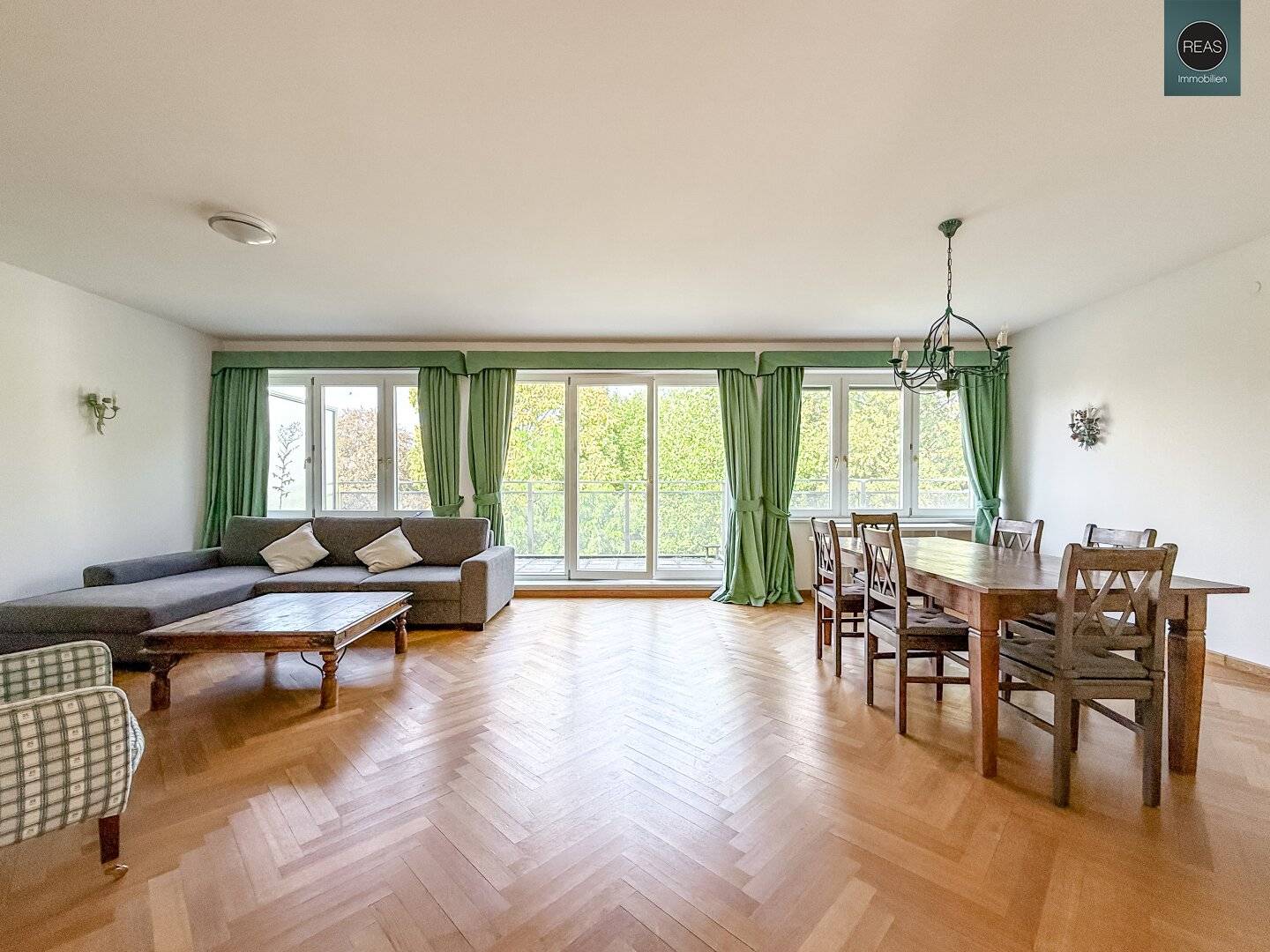 Commission-free attic maisonette in Döbling prime location with 3 terraces Garage available