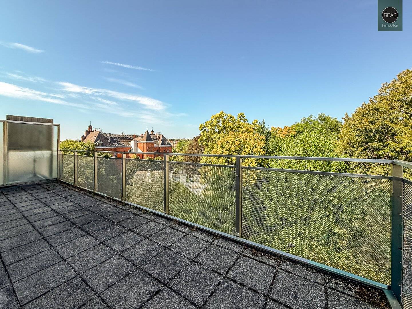 Commission-free attic maisonette in Döbling prime location with 3 terraces Garage available