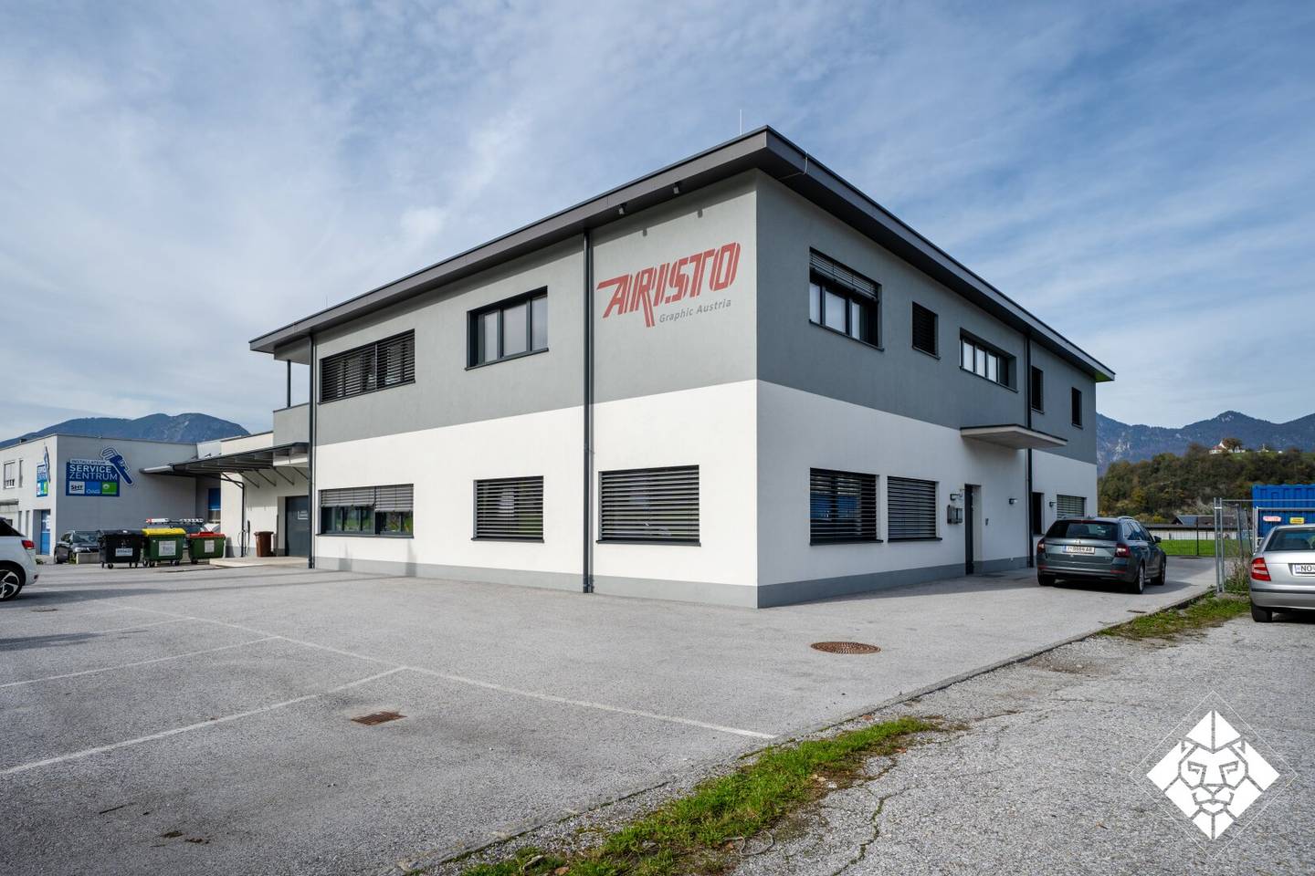 Modern commercial space with spacious warehouse for rent