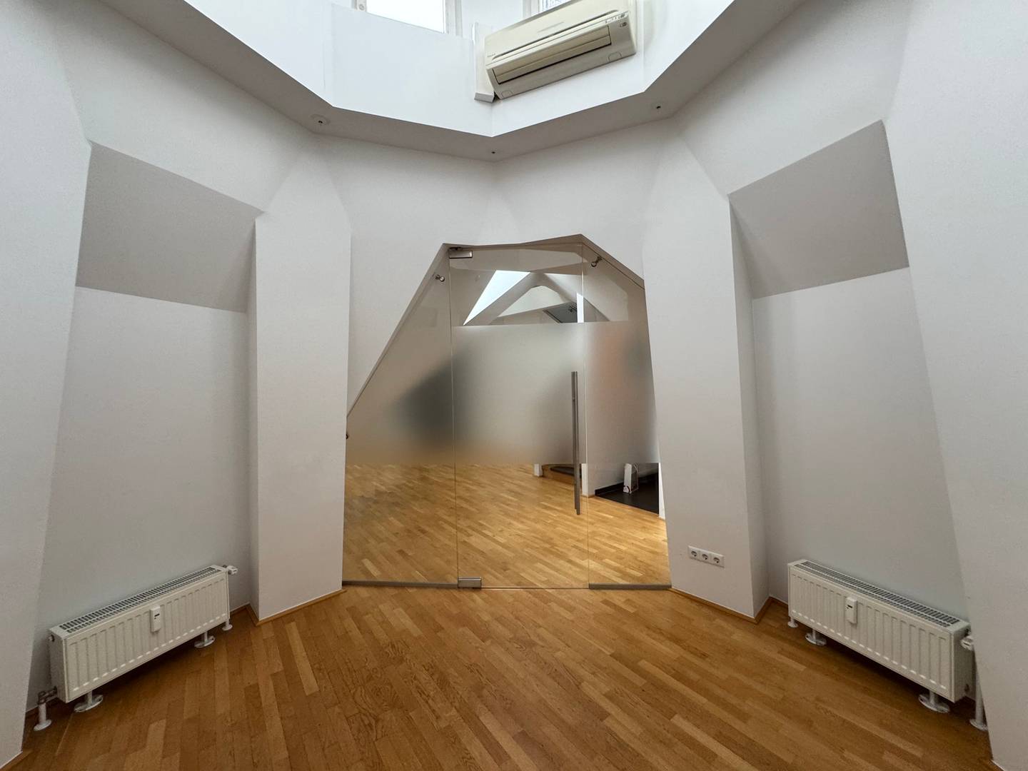 Altbauwohnung mit Parkett und Klimaanlage im Lugeck