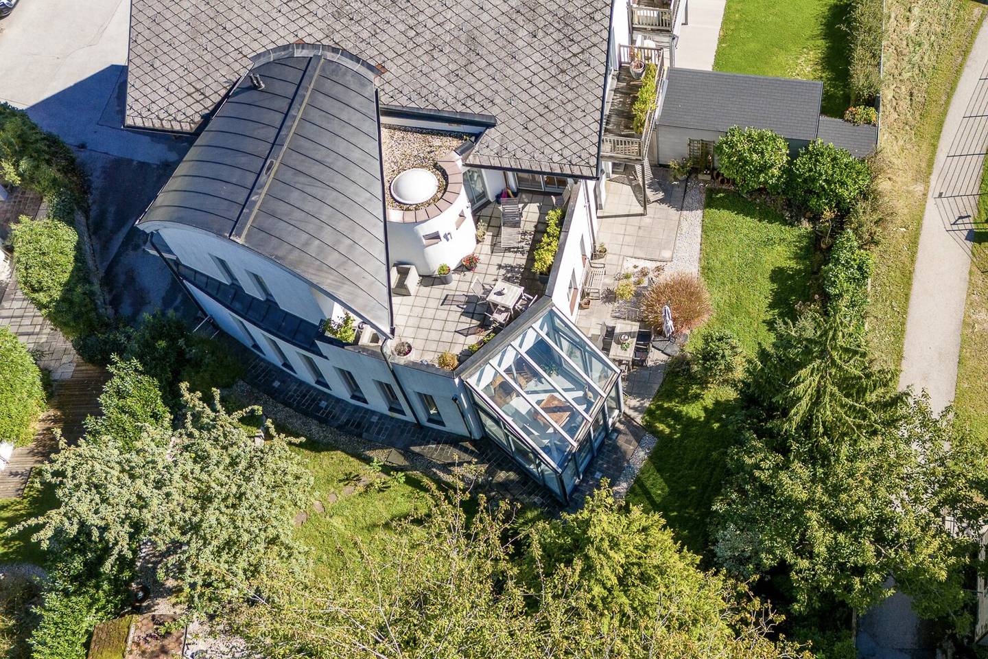 KAUFANBOT LIEGT VOR - PREMIUM Wohnen am Mondsee - Seenähe - Haus im Haus - 270 m² Wohnfläche, Wintergarten, Eigengarten und Garage
