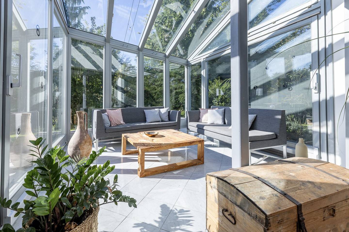 KAUFANBOT LIEGT VOR - PREMIUM Wohnen am Mondsee - Seenähe - Haus im Haus - 270 m² Wohnfläche, Wintergarten, Eigengarten und Garage