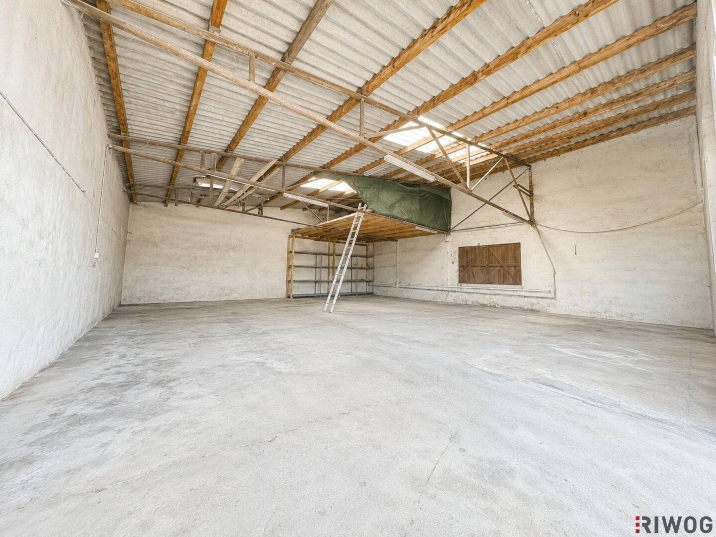 Wohnen &amp; Arbeiten auf einem Grundstück | Haus + 107 m² Halle