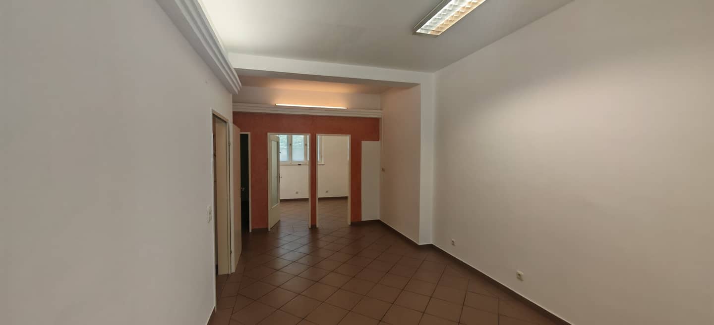 Space for your business idea: Ground floor commercial premises in Pradl