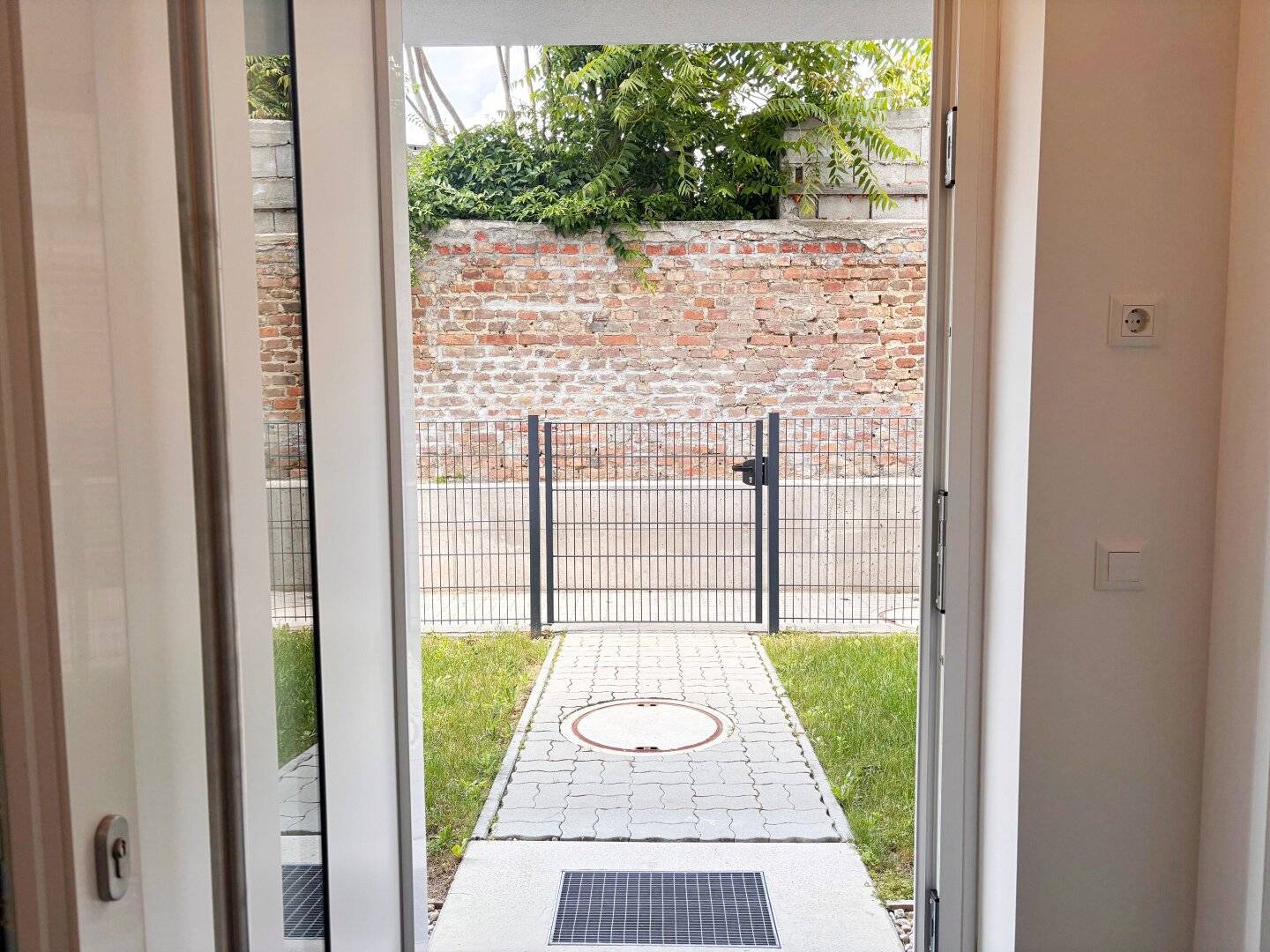 Turnkey low-energy terraced house with cellar and optional garage space – secure € 1,500 furniture voucher now!