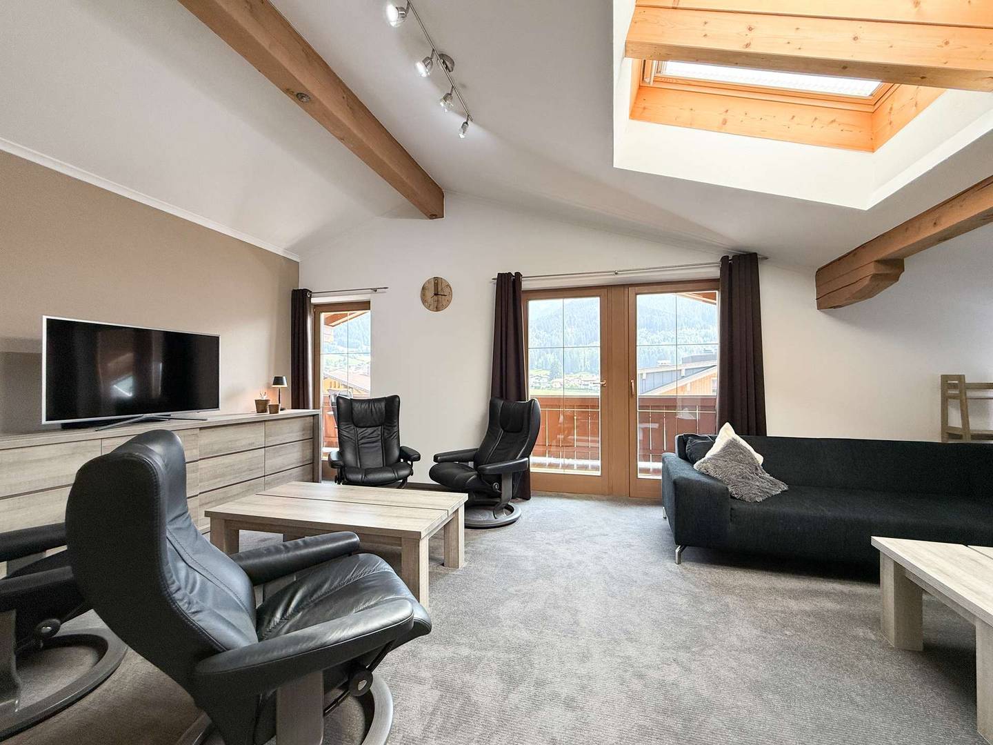 Dachgeschosswohnung with sauna and sunny mountain view
