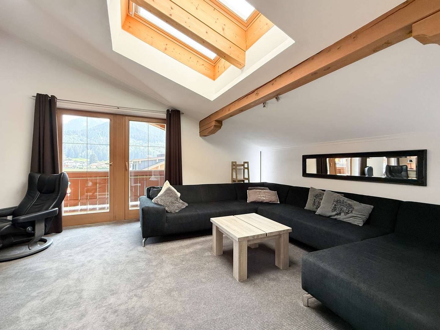 Dachgeschosswohnung with sauna and sunny mountain view