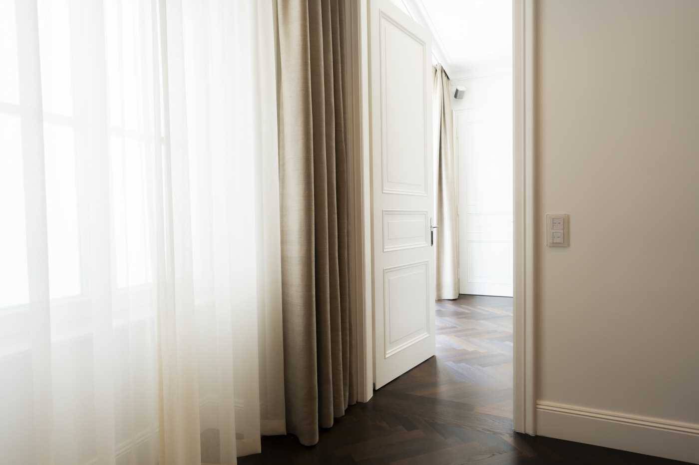 Lichtdurchflutete Altbauwohnung mit Sauna und Terrasse