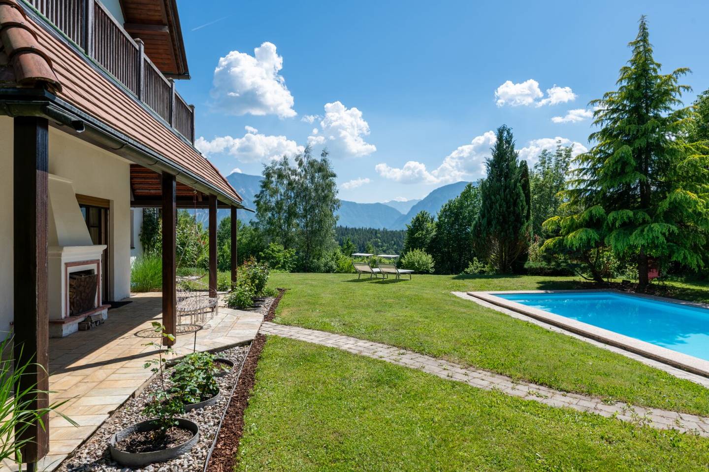 10 MIN v KLAGENFURT | STIL mit FERNBLICK | Traumhafte Landhausvilla in Stadtnähe