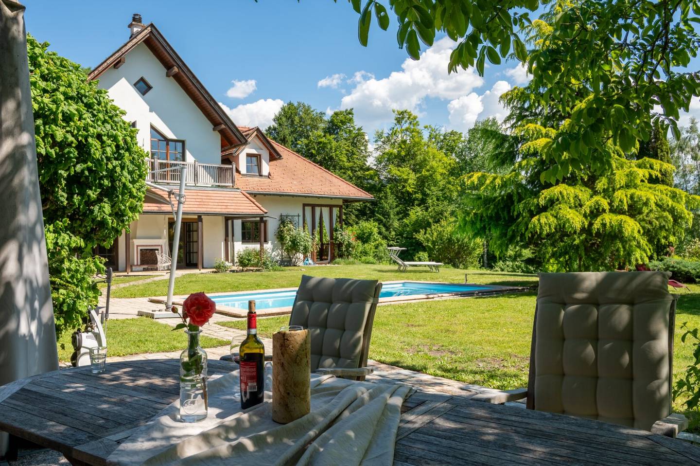 10 MIN v KLAGENFURT | STIL mit FERNBLICK | Traumhafte Landhausvilla in Stadtnähe