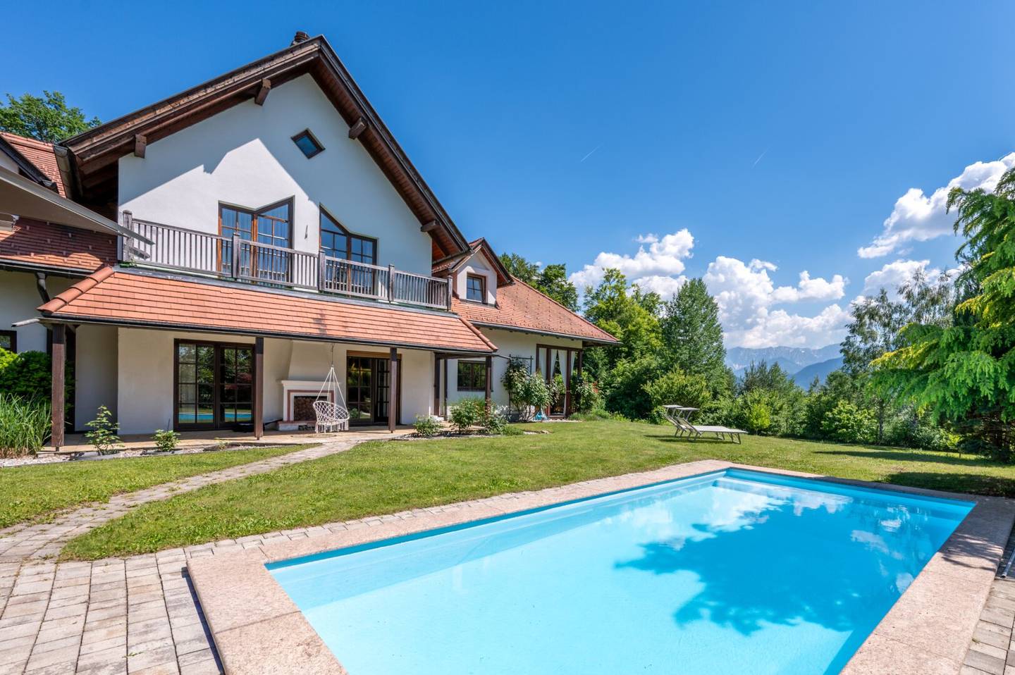 10 MIN v KLAGENFURT | STIL mit FERNBLICK | Traumhafte Landhausvilla in Stadtnähe
