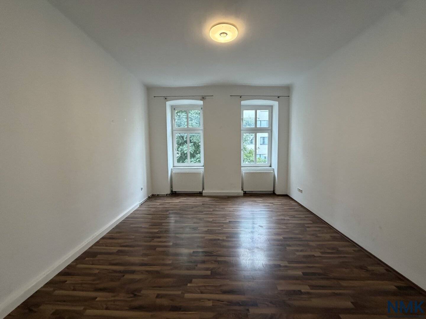 Großes Sanierungspotenzial &amp; 9 m² Balkonoption | Charmante 2-Zimmer-Altbauwohnung