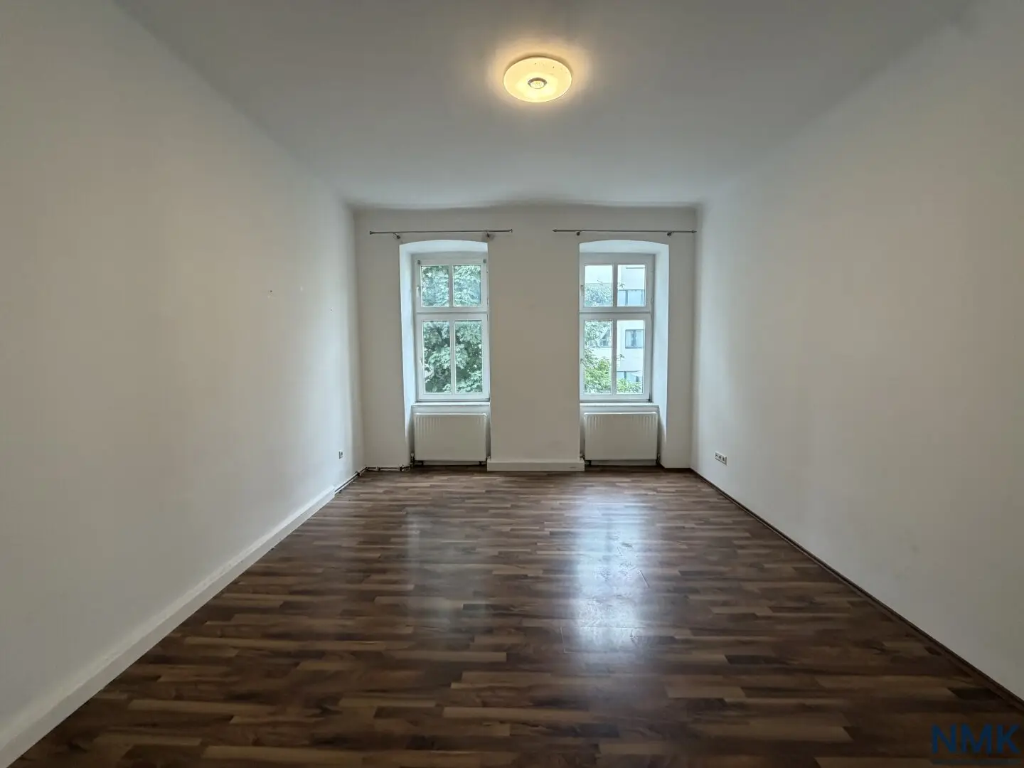 Großes Sanierungspotenzial & 9 m² Balkonoption | Charmante 2-Zimmer-Altbauwohnung