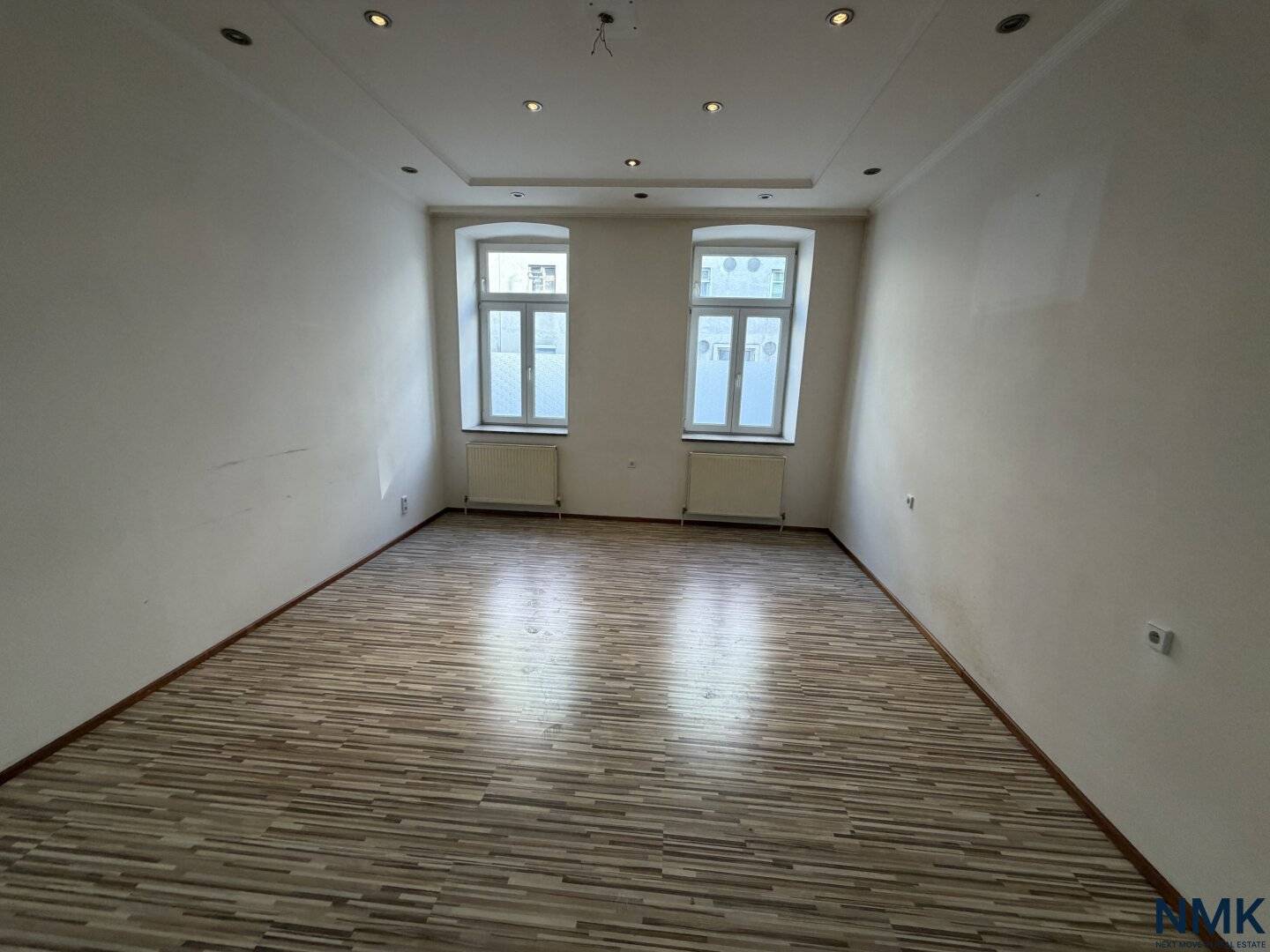 Spacious 3-room period apartment with quiet courtyard and development potential