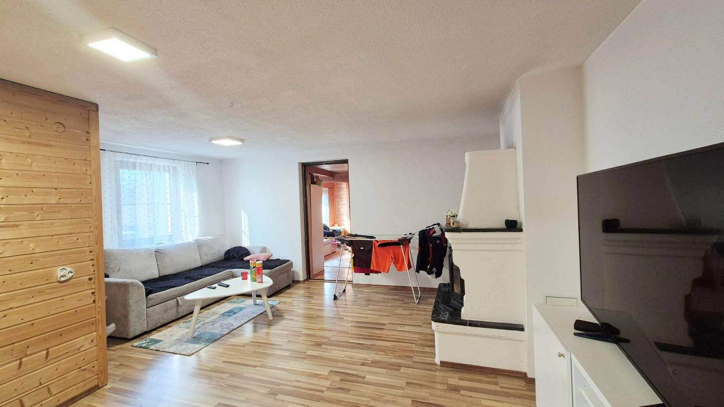 Sunny apartment with private garden and courtyard terrace