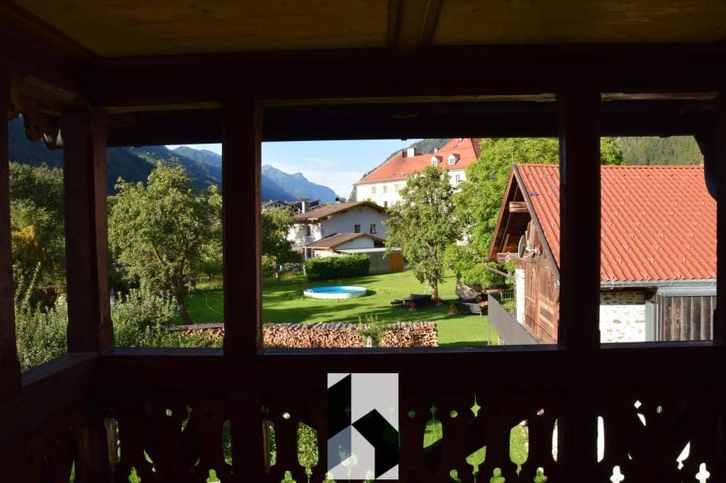Lichtdurchflutete Wohnung mit Gartennutzung und überdachtem Balkon