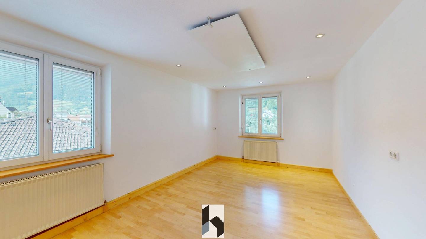 Bright top floor apartment with whirlpool and balcony