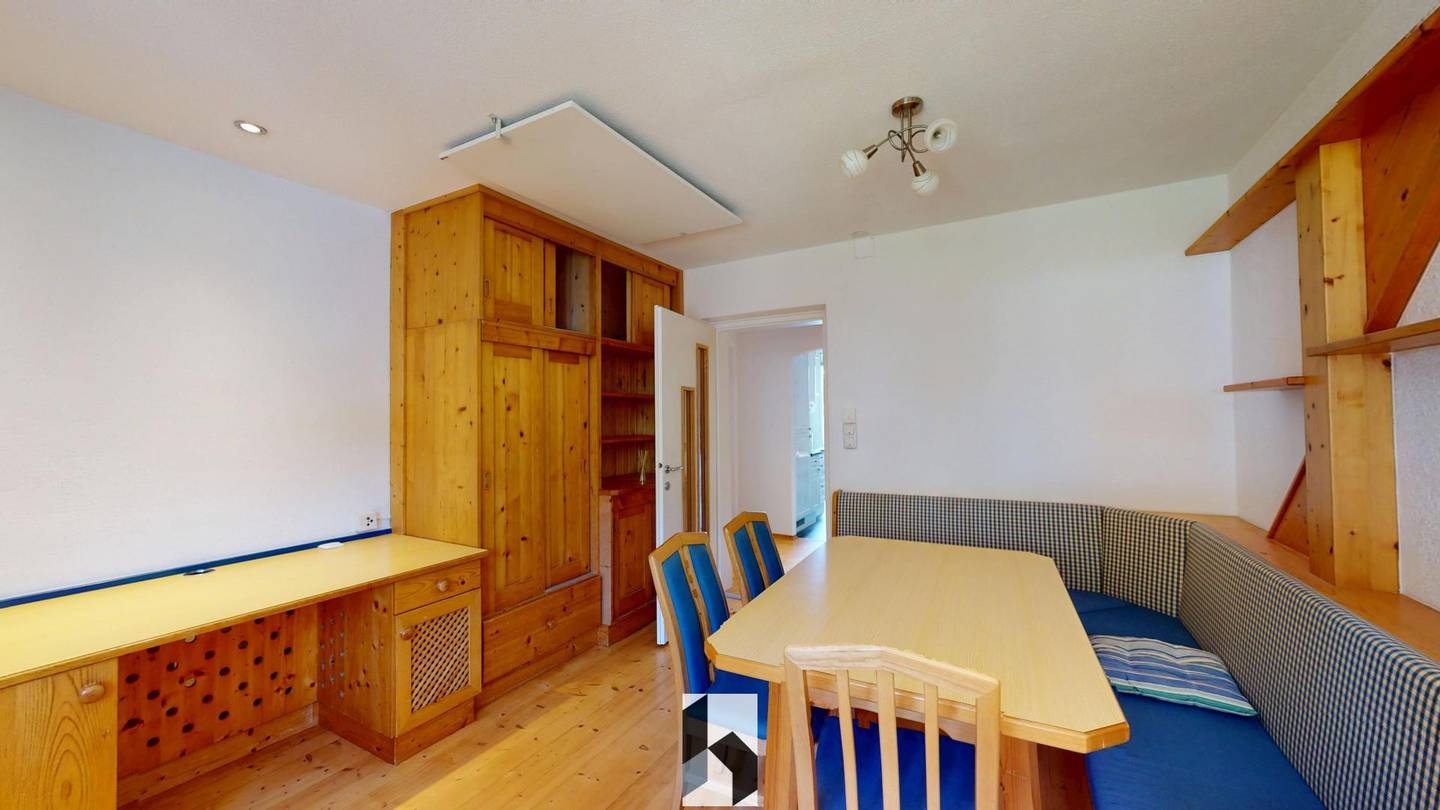Bright top floor apartment with whirlpool and balcony