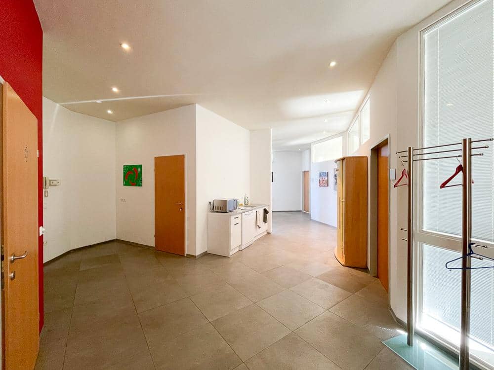 Bright wheelchair accessible investor apartment with parking