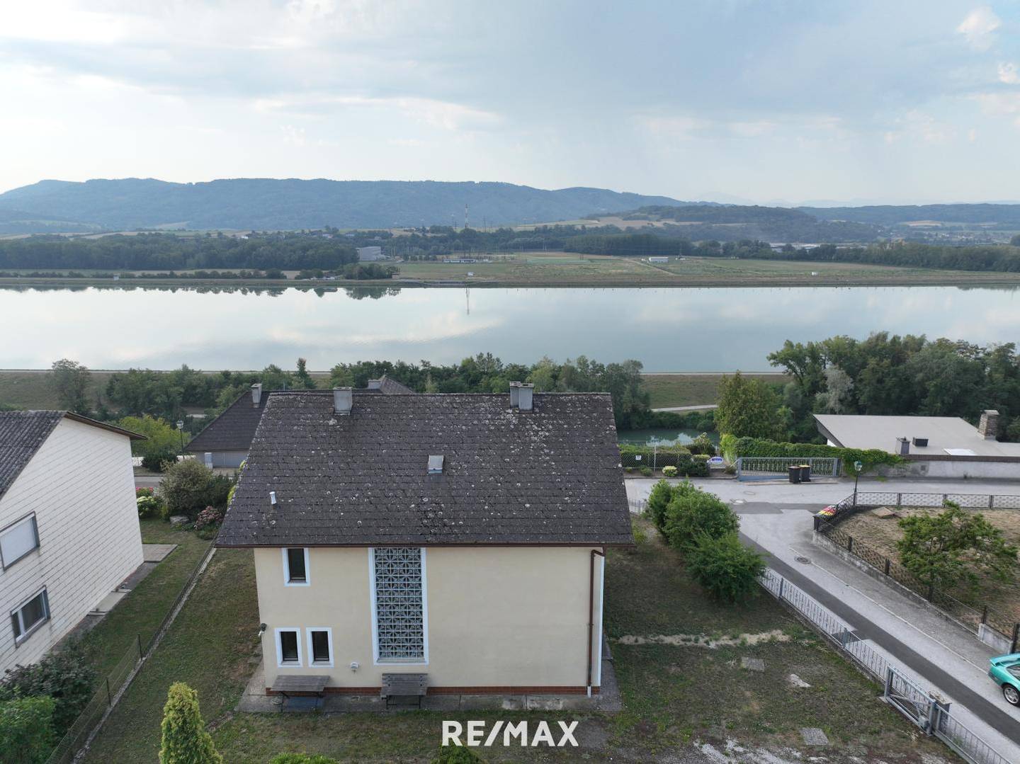 Helle Familienwohnung mit sonnigem Garten und Weitblick