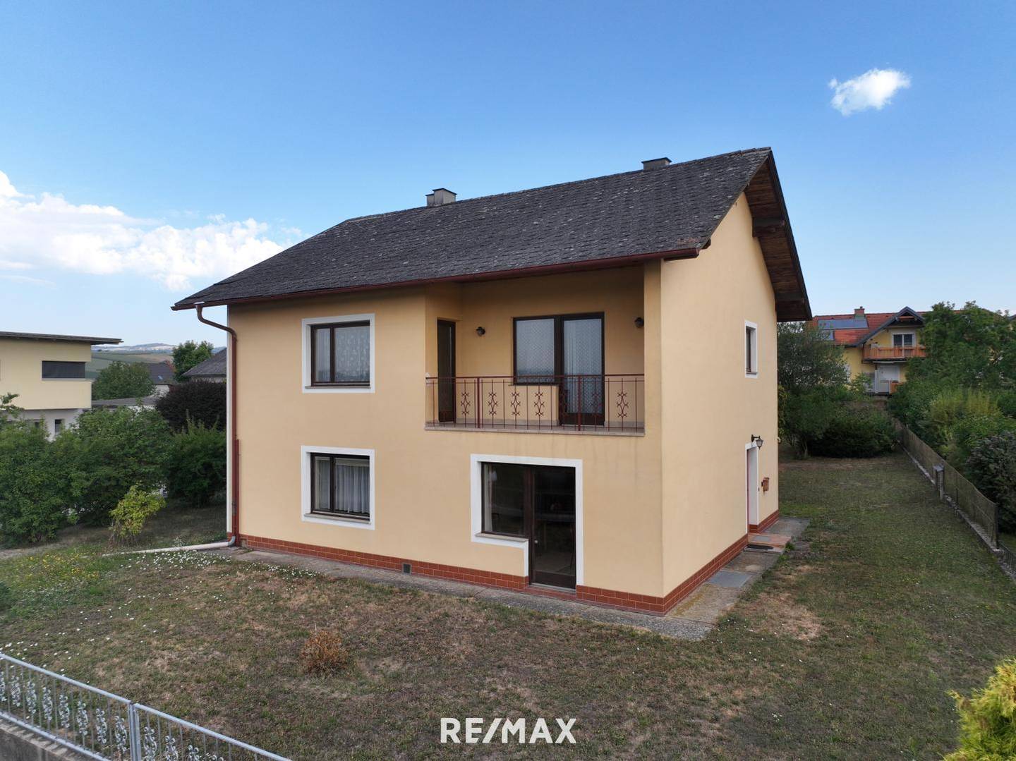 Helle Familienwohnung mit sonnigem Garten und Weitblick