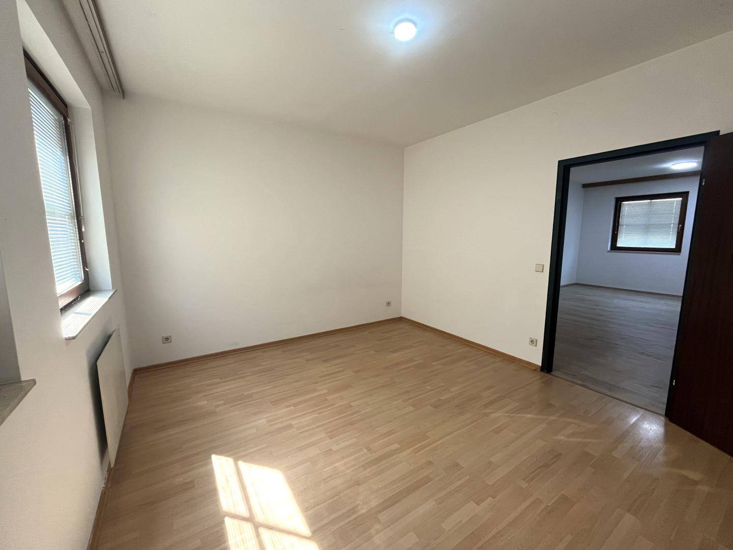 Ruhige Wohnung mit Kachelofen und Garage