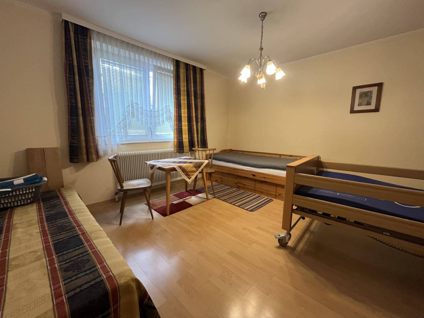 Zentrale familienwohnung mit Terrasse und Garage