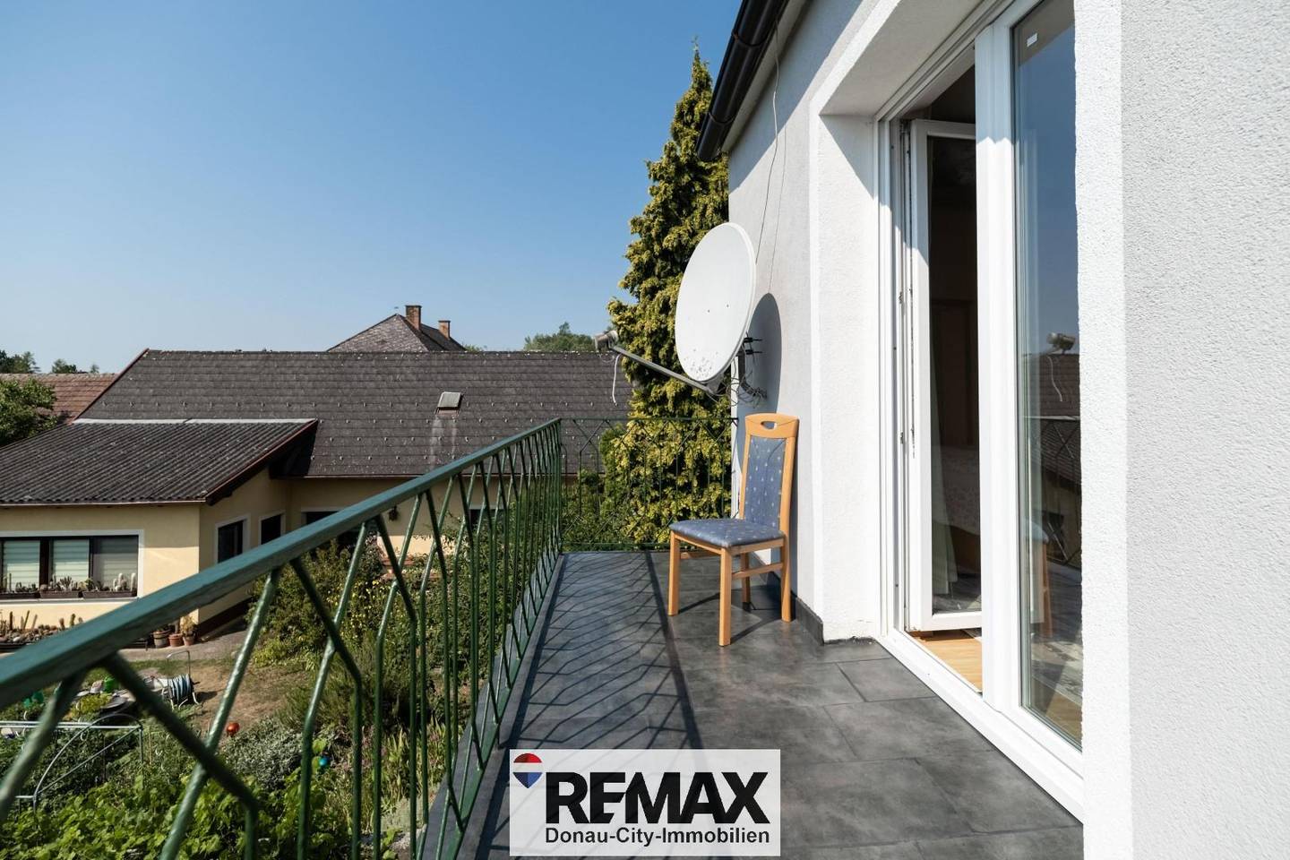 Family apartment with convertible attic and sunny garden