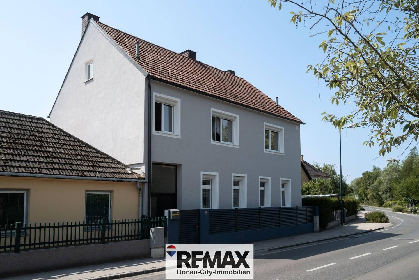 Family apartment with convertible attic and sunny garden
