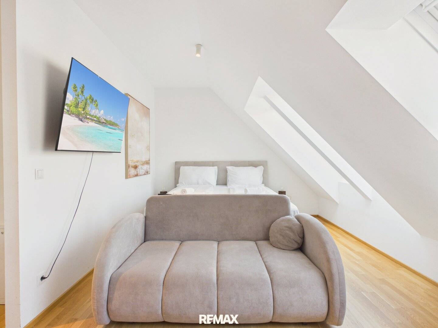 NEUBAU 2024 | STADLAU | 34 M² IM DACHGESCHOSS | VOLL MÖBLIERT – TOP 25