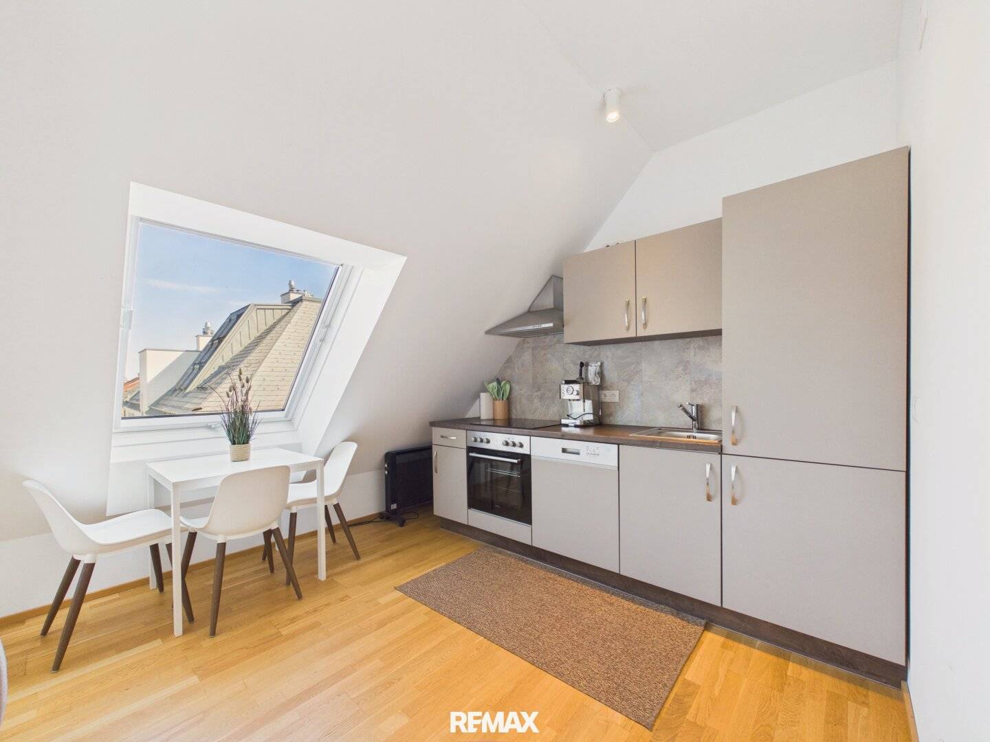 NEUBAU 2024 | STADLAU | 34 M² IM DACHGESCHOSS | VOLL MÖBLIERT – TOP 25
