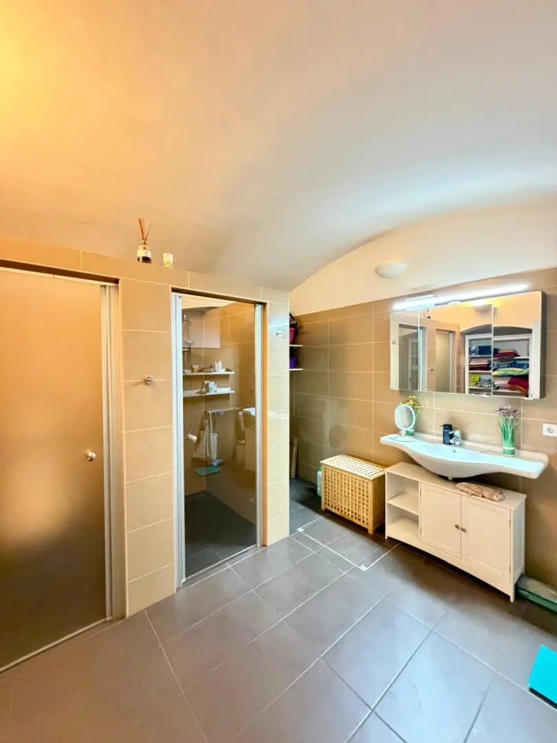 Representative period villa - four units - Stylish architecture meets modern versatility