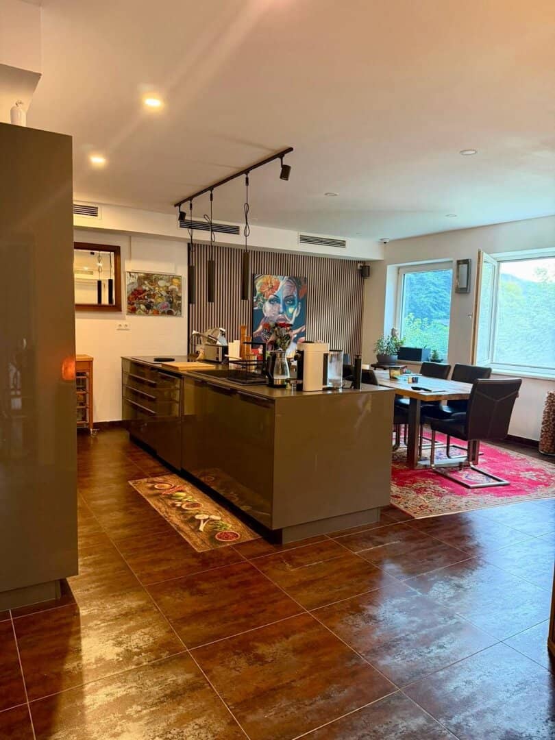 Luxurious living like in your own house – Stylish garden apartment with private garden