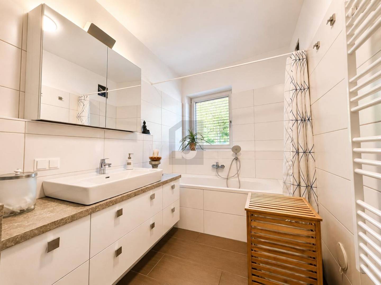 Helle Wohnung mit Loggia in ruhiger zentraler Lage