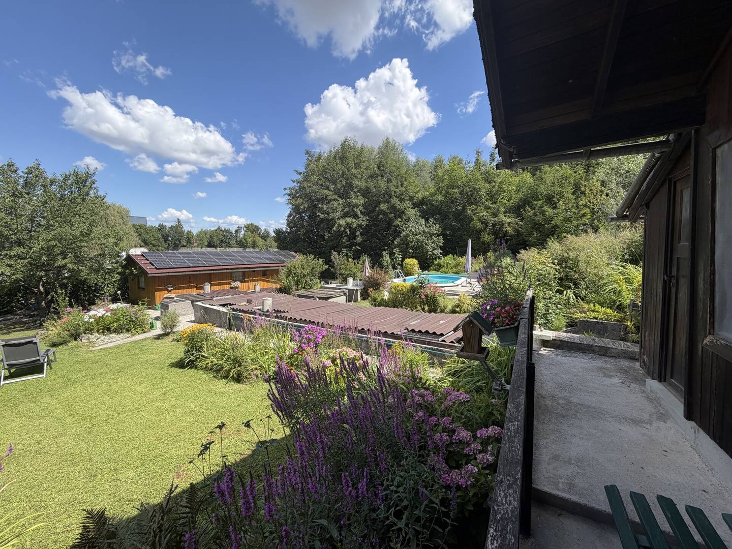 Ferienwohnung in Gartenidylle mit Teich und Pool