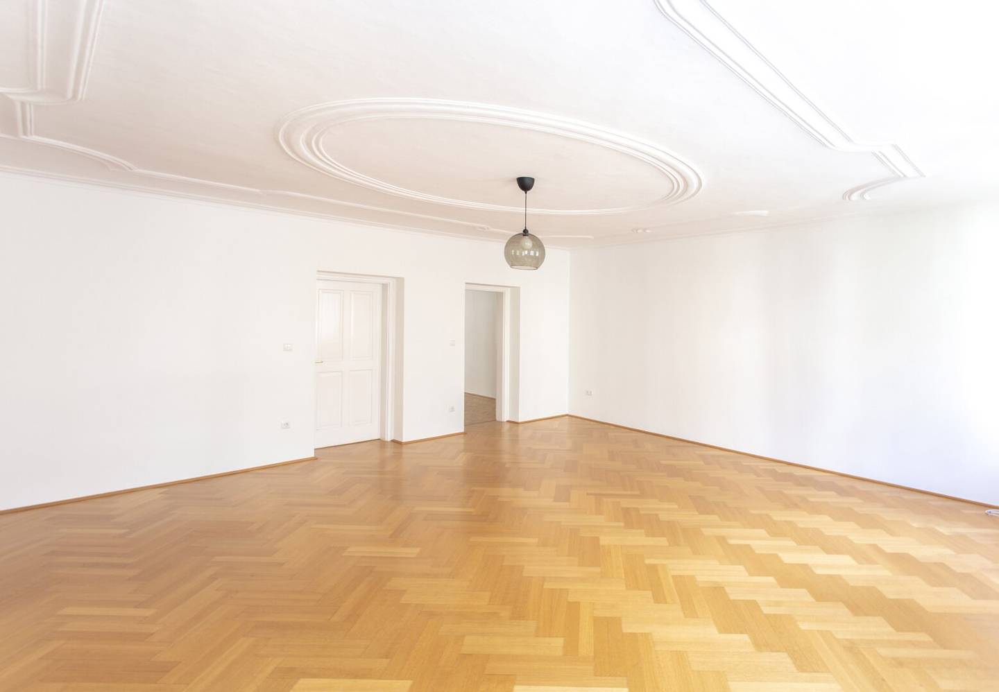 Representative 3-room Old Town apartment