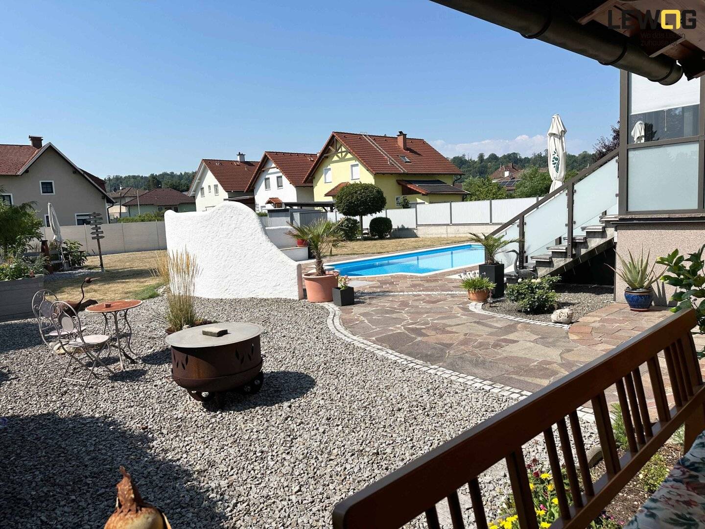 Generationenhaus mit Pool und zwei Wohneinheiten