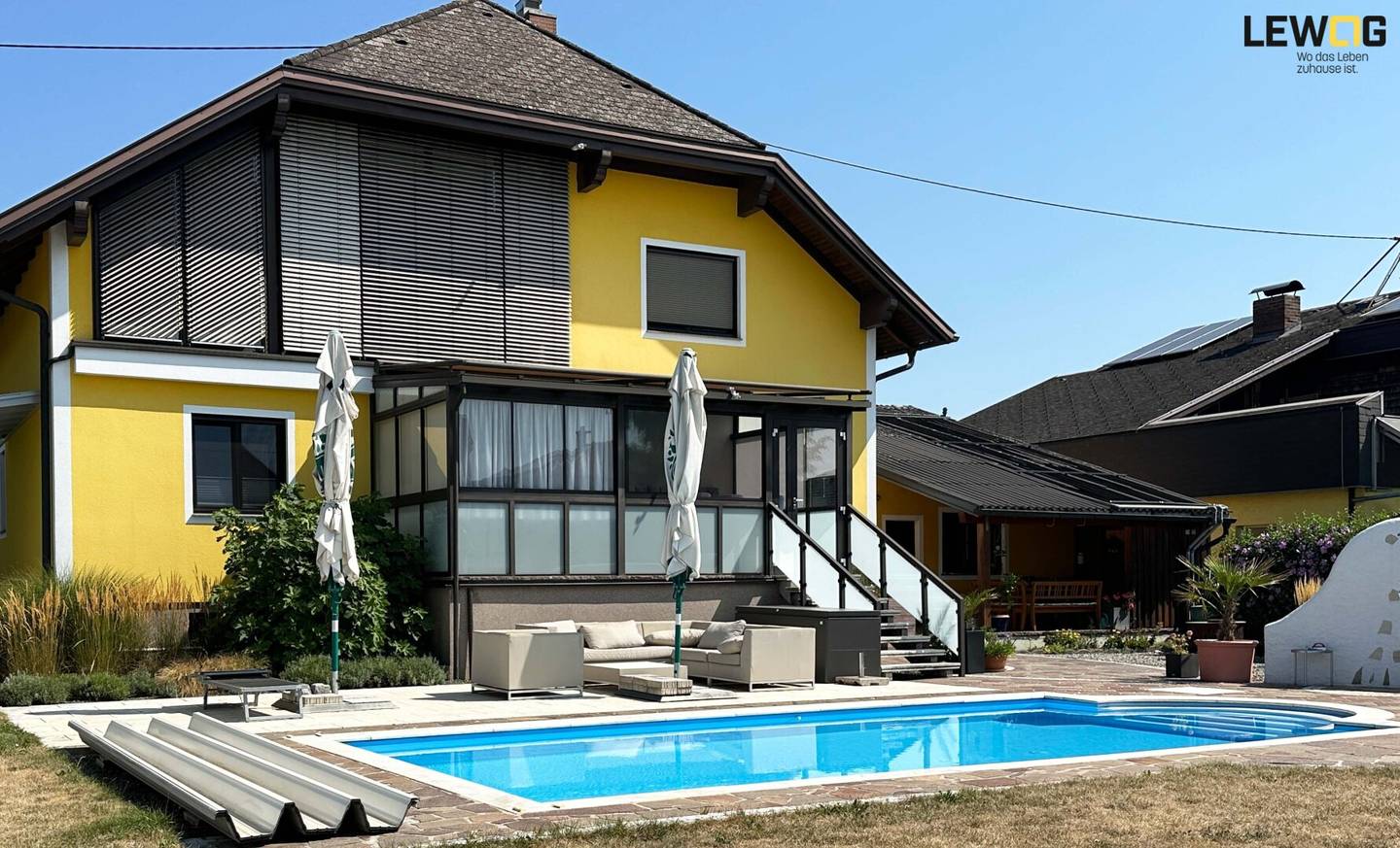 Generationenhaus mit Pool und zwei Wohneinheiten
