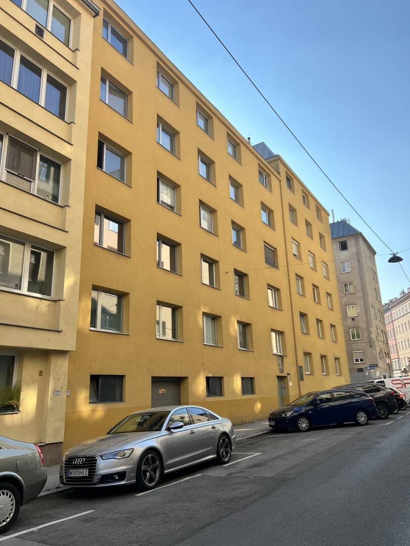 Stylish and beautifully renovated 3 room apartment near Arenbergpark