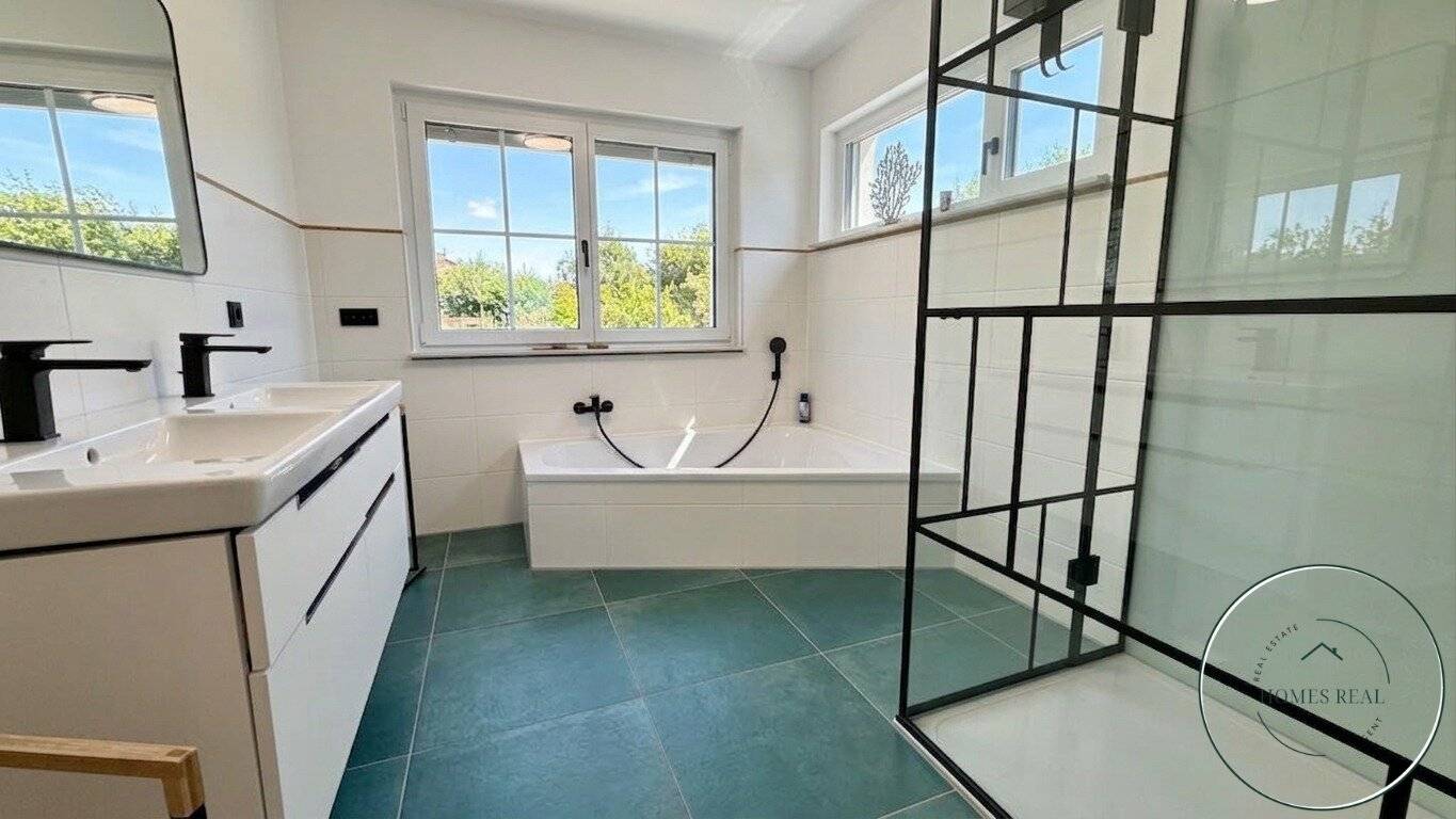 Mehr Platz für das Familienleben – stilvolles Einfamilienhaus mit 5 Zimmern, Doppelgarage &amp; modernster Energietechnik