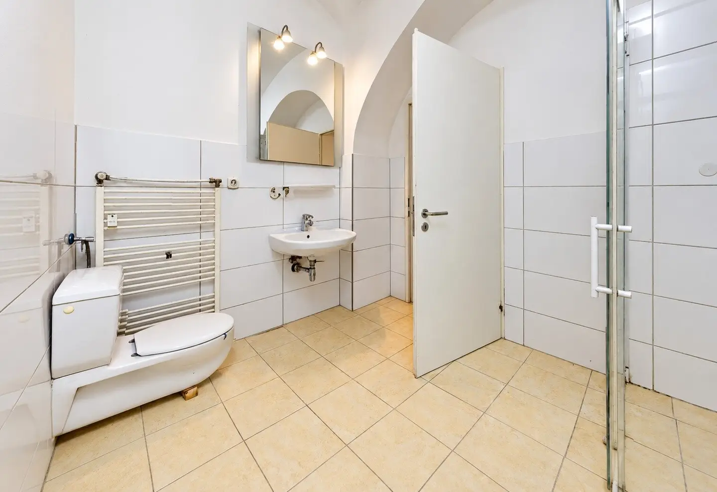 Practical commercial property with flexible use in Klagenfurt