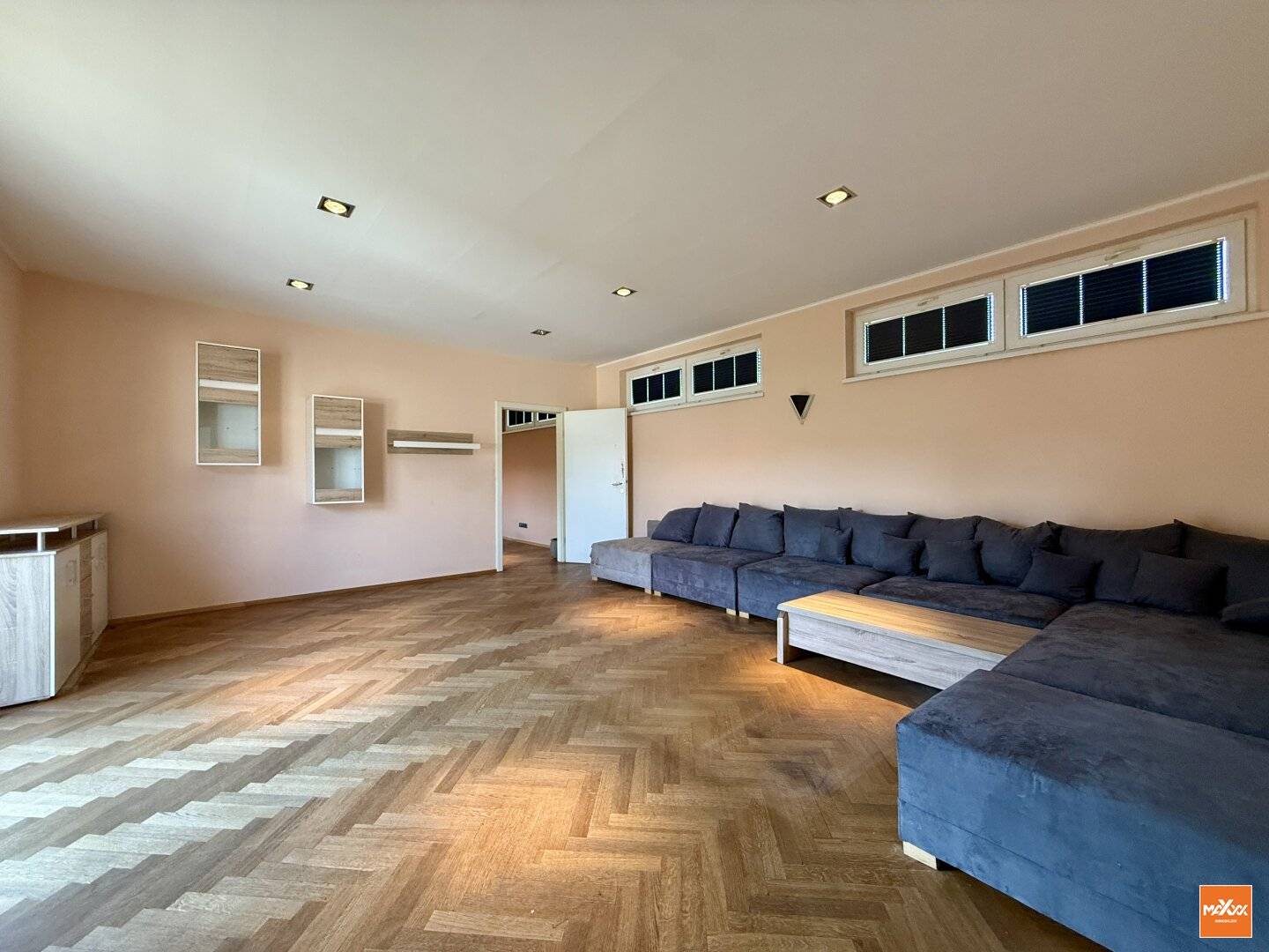 Ein Zuhause mit außergewöhnlichem Platzangebot und vielseitigen Nutzungsmöglichkeiten!