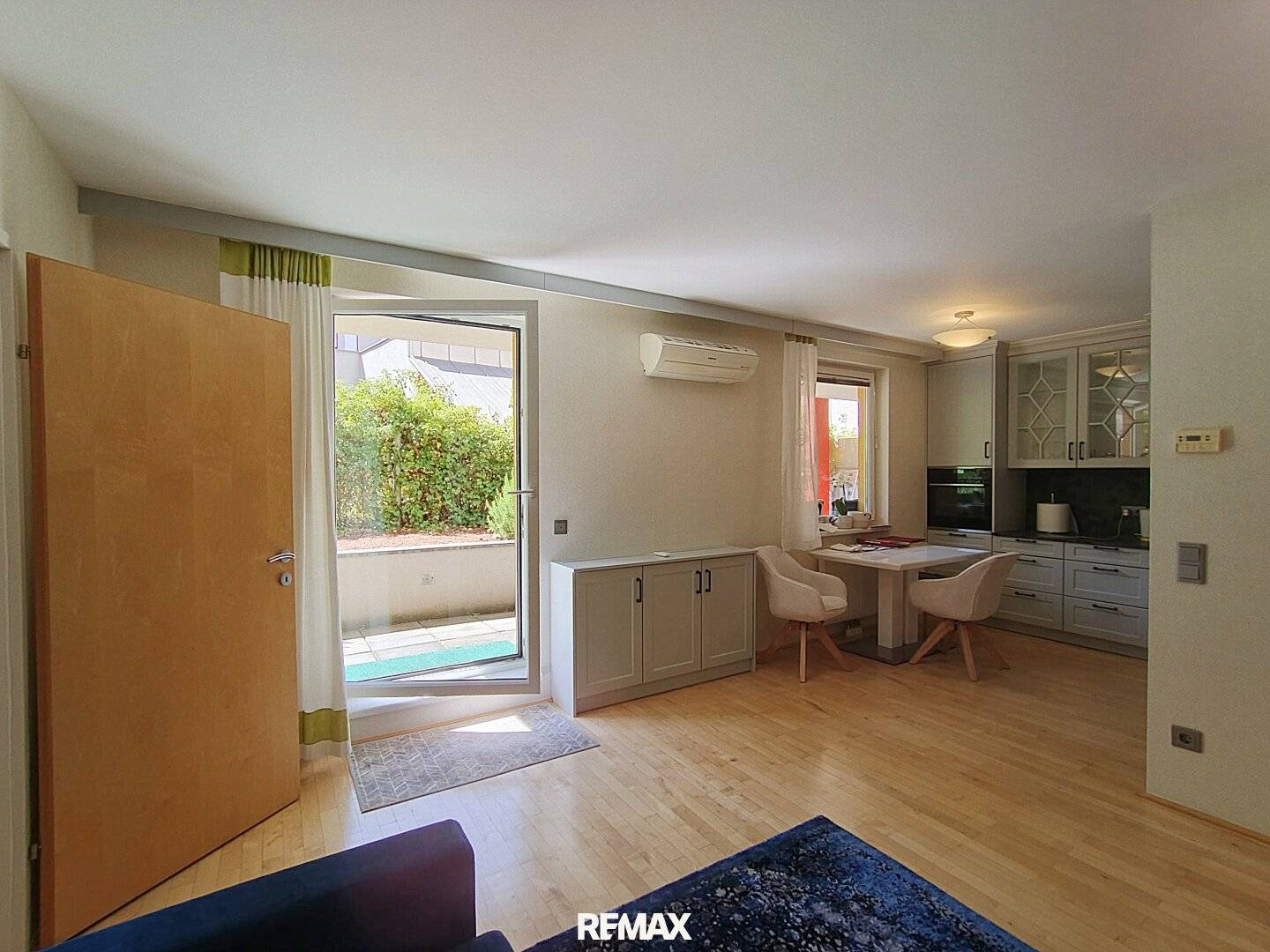 modern, bright, quiet: 2 rooms + terrace + private garden courtyard-facing + garage space + central location in Meidling