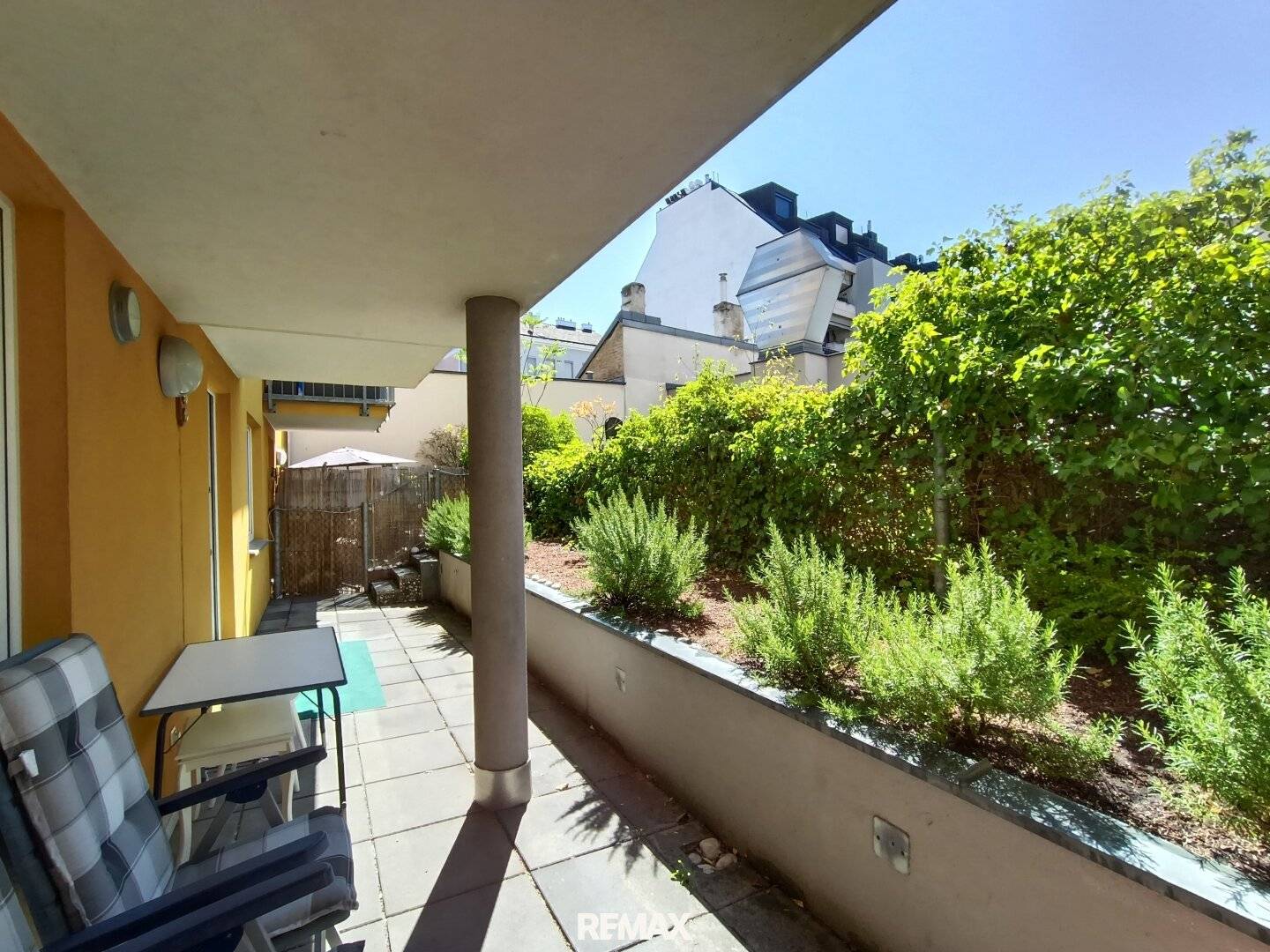 modern, bright, quiet: 2 rooms + terrace + private garden courtyard-facing + garage space + central location in Meidling