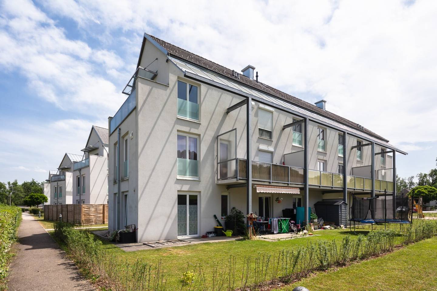 Maisonette apartment with 4 rooms, two balconies and underground garage space in Enns