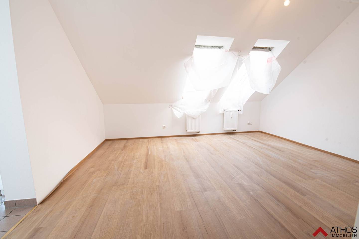 Efficient 1-room attic apartment with loggia