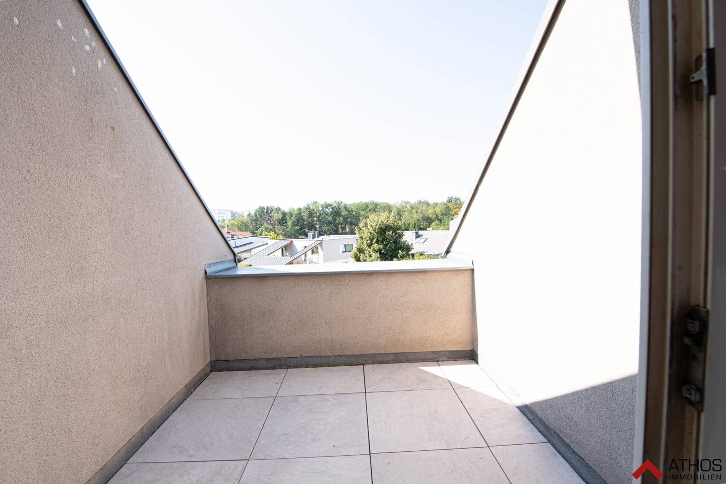 Efficient 1-room attic apartment with loggia