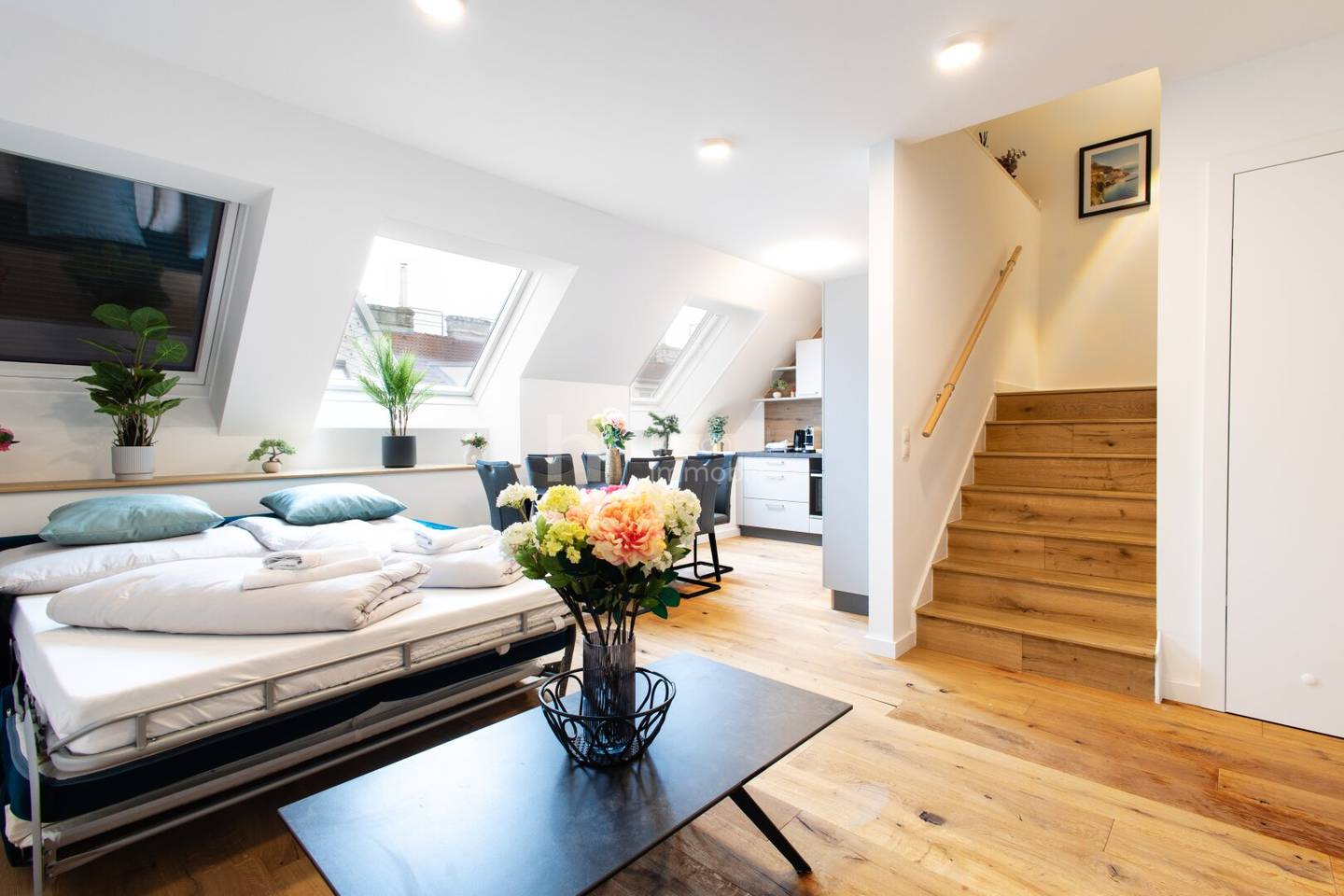 Attic maisonette with particularly generous terraces and city view