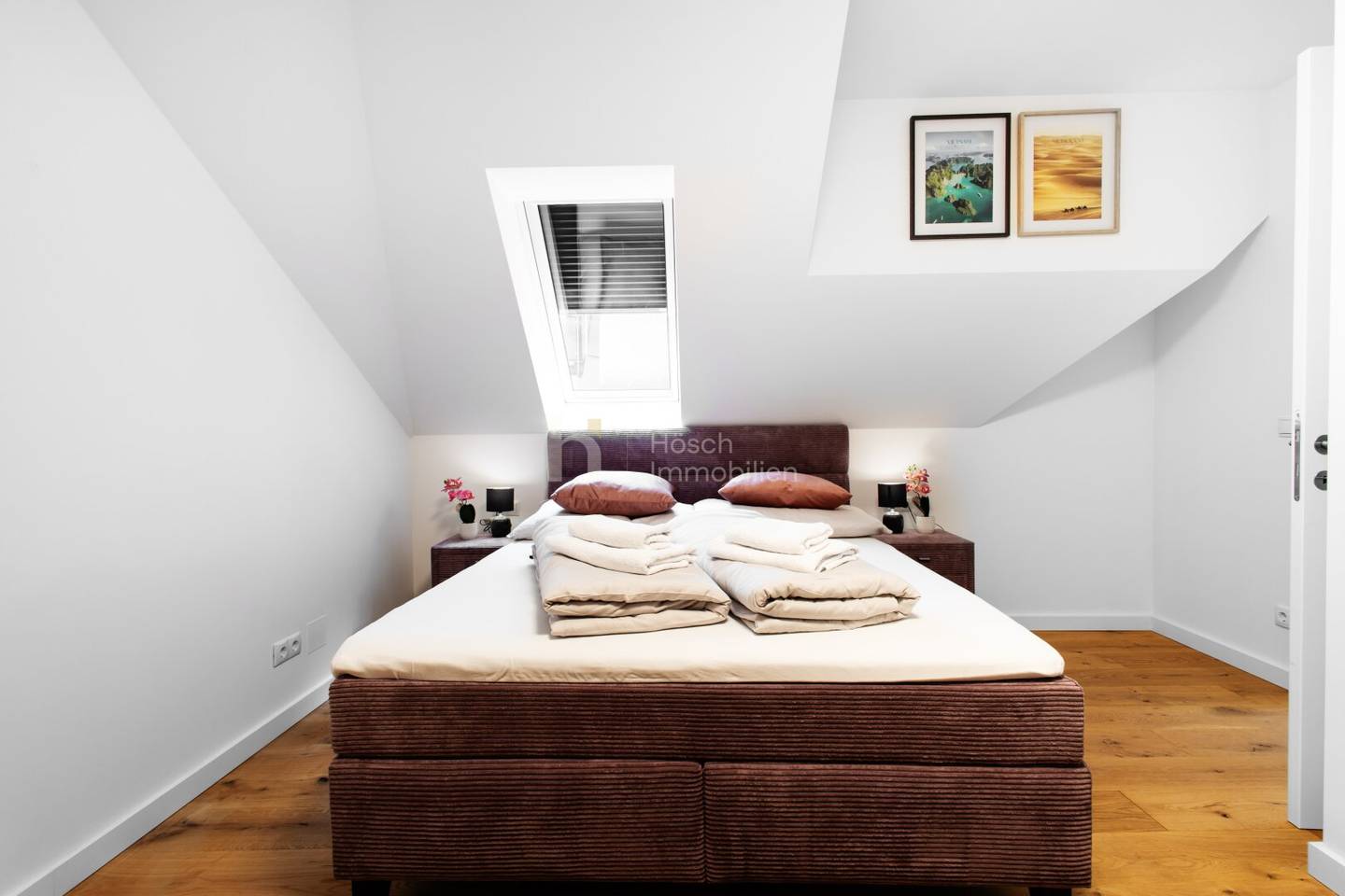 Attic maisonette with particularly generous terraces and city view