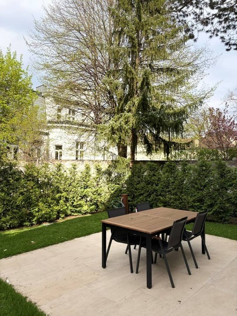 Erdgeschosswohnung with private garden in Alt Hietzing